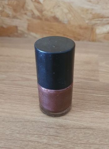 Vernis à ongles neuf marron paillettes