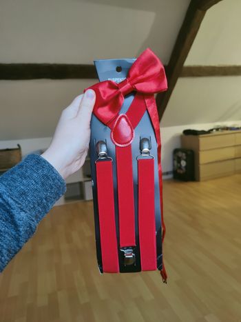 Bretelles + nœud papillon rouge 