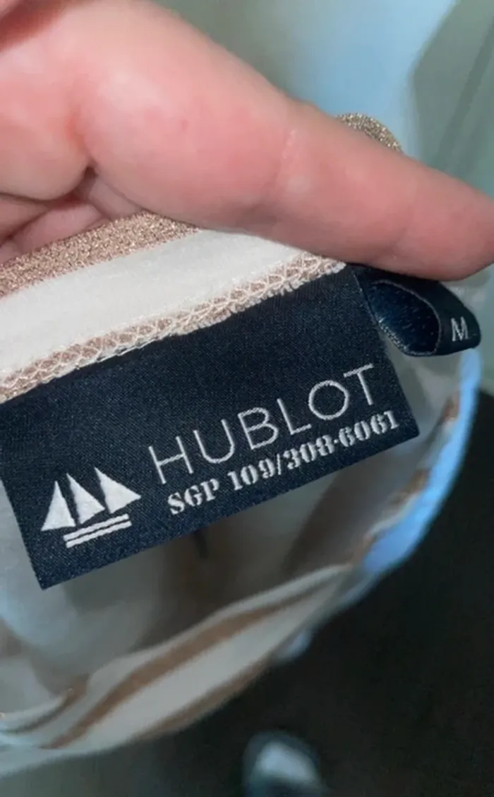 Marinière Hublot neuve, rayures or, taille M Cette marinière Hublot est en parfait état. - photo numéro 4