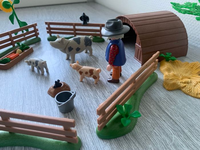 Enclos et éleveur de cochons Playmobil 5122 - photo numéro 8