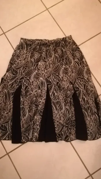 Jupe noir et blanche T. L
