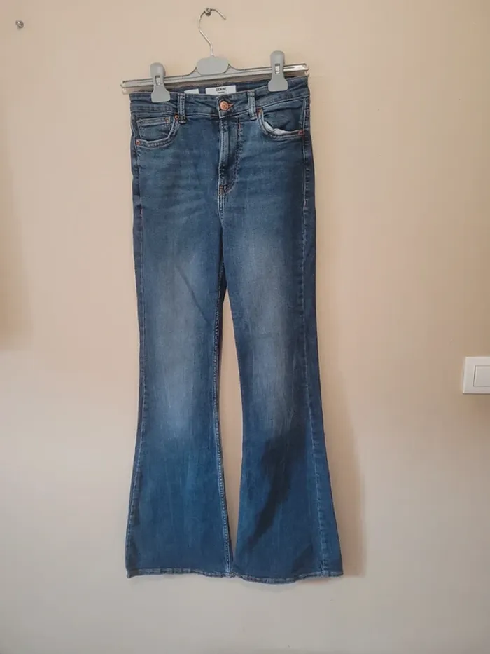 Jean jambes larges bershka taille 36