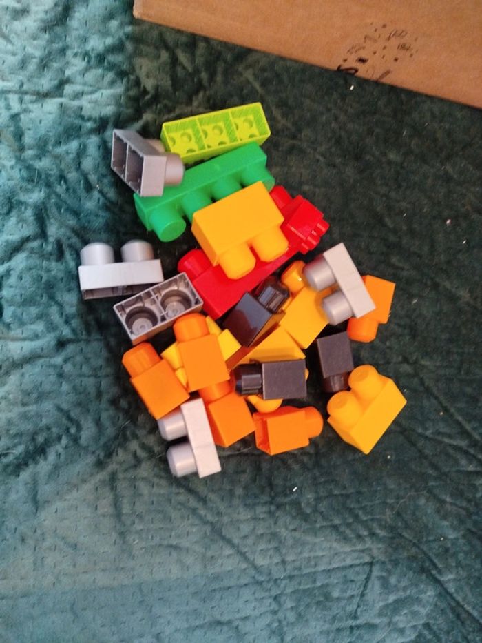 Grosse boîte de Legos duplo - photo numéro 5