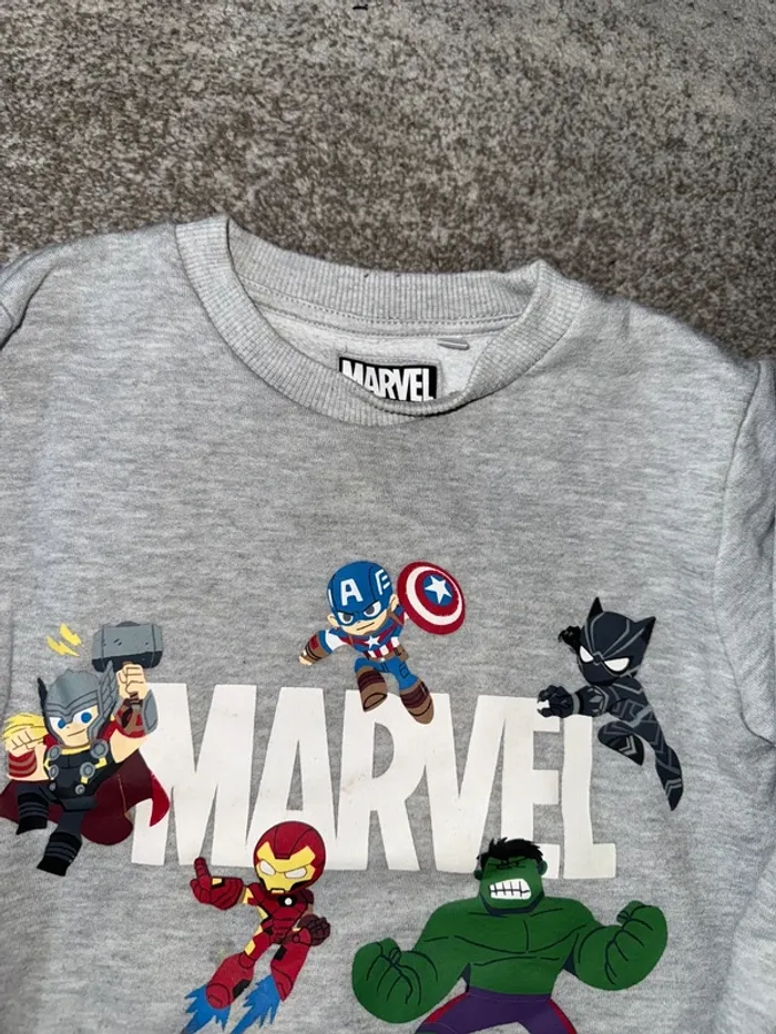 Pull marvel taille 110 - photo numéro 3