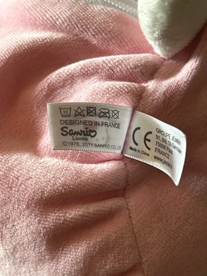 Peluche Hello Kitty / Designed in France, Sanrio 1976–2011) / Très bon état - photo numéro 5