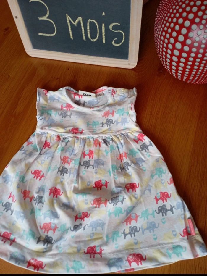 Robe taille 3 mois en très bon état