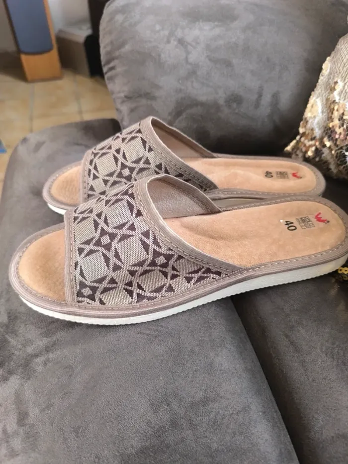Jolies pantoufles cuir et tissu - photo numéro 2