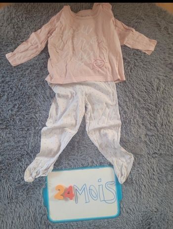 Lot pyjama 2 pièces et 5 bodies 24mois