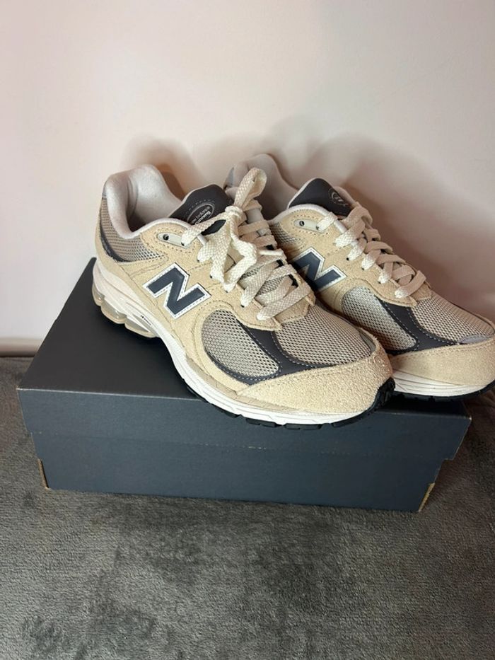 New balance M2002 couleur beige - parfait état - avec boite - taille 39,5 - femmes - photo numéro 3