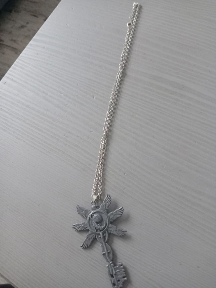 Collier clé resident evil 8 - photo numéro 3