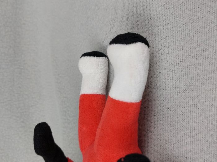 Peluche doudou poupée fille coccinelle SOCIETE GENERALE rouge noir fleur 27 cm - photo numéro 6