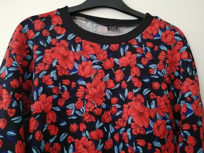 Sweat noir motif fleuri Shein taille S - photo numéro 3