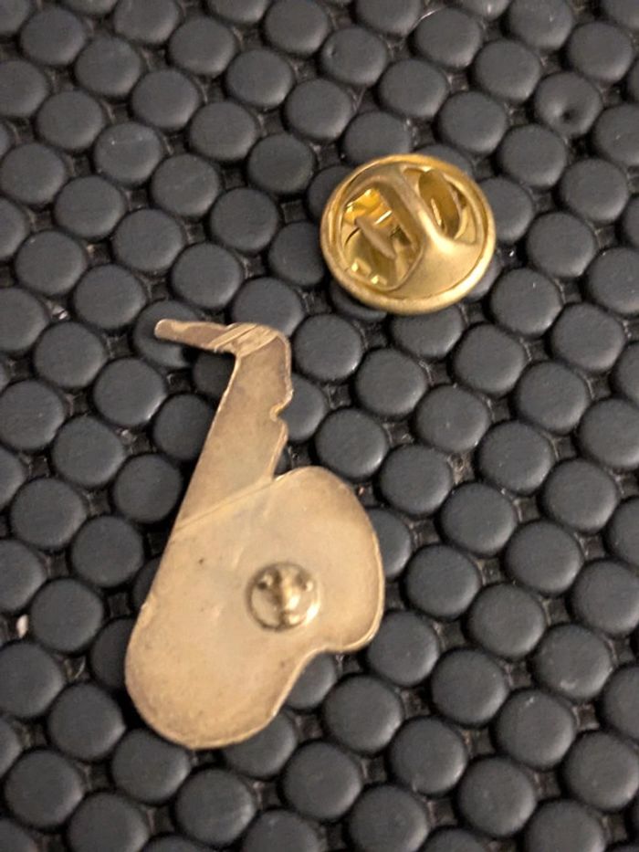 Pin's Saxophone 🎷 musique - photo numéro 2