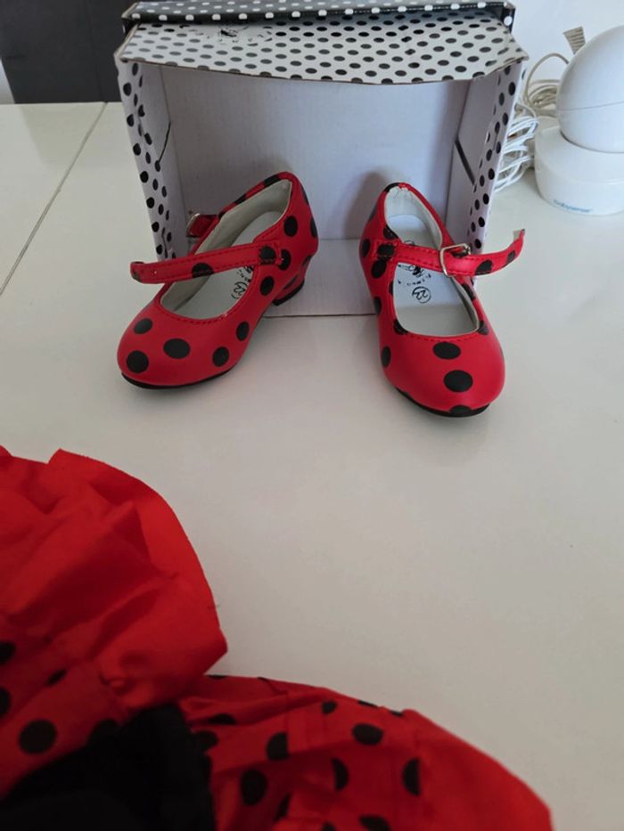 Lot robe et chaussure 🐞 1 an - photo numéro 4