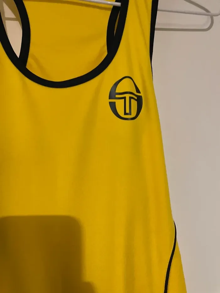 Débardeur de sport Sergio Tacchini taille S -36 neuf sans étiquette - photo numéro 3