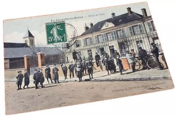 Carte postale ancienne  La Chapelle-la-Reine (Seine-et-Marne)  Hôtel de ville