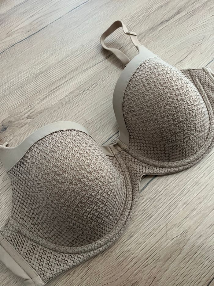Soutien gorge avec armatures - photo numéro 2