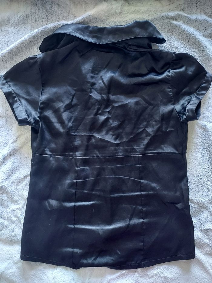 Chemise manche courte en satin noir - photo numéro 2