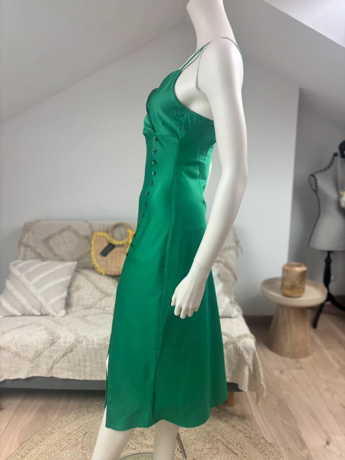 Robe satinée verte T36 neuve - photo numéro 2