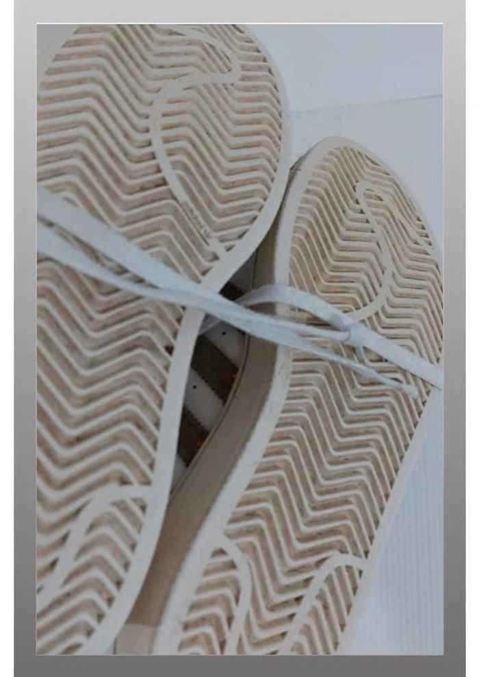 Paire de basket adidas superstar blanche doré  usées taille 36 - photo numéro 6