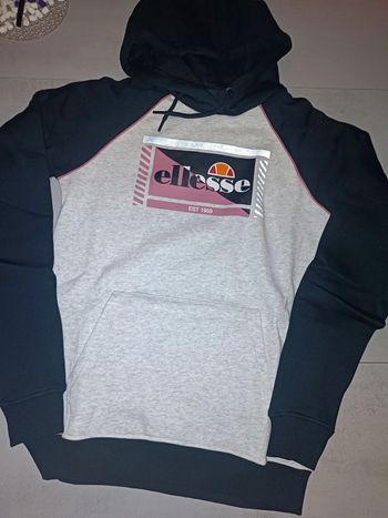 Sweat à capuche ellesse taille 36
