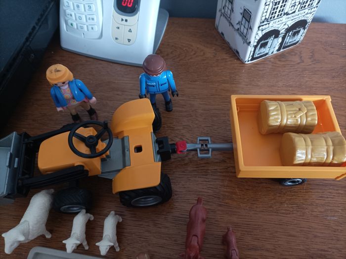 Tracteur avec deux figurines et animaux Playmobil - photo numéro 2