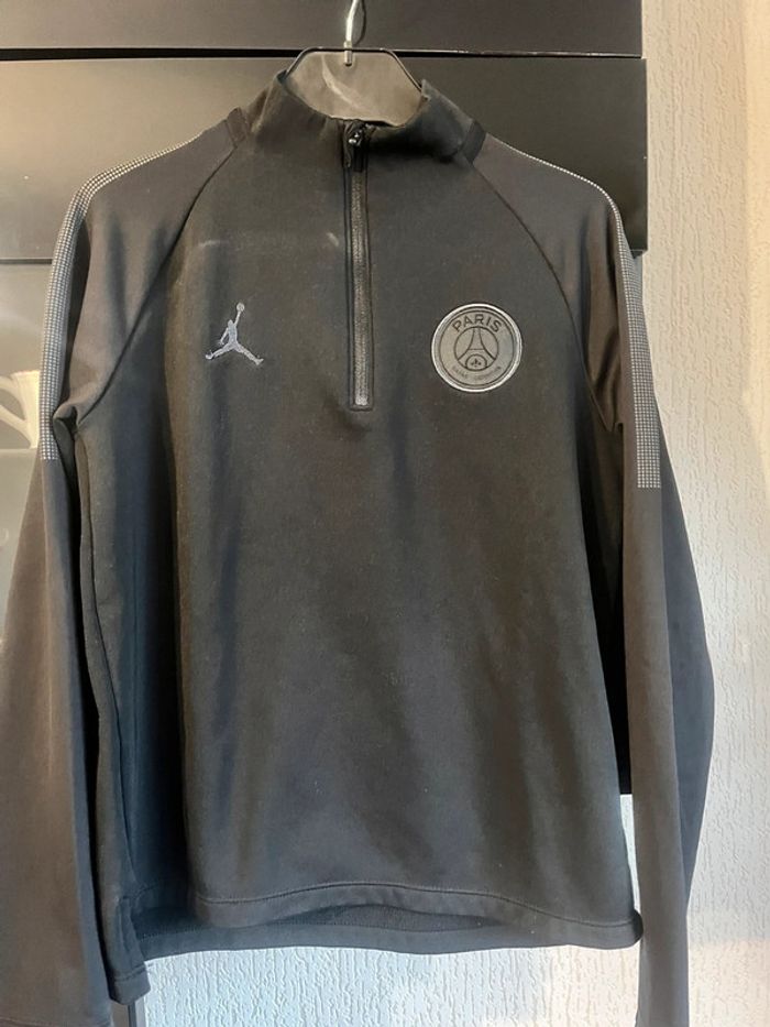 Sweat Paris saint germain taille 10-12 ans