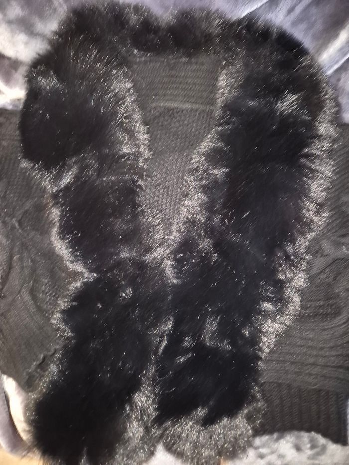 Cardigan noir a fourrure - photo numéro 4