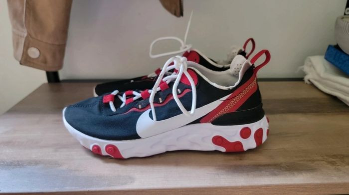 Nike react element 55 noire et rouge