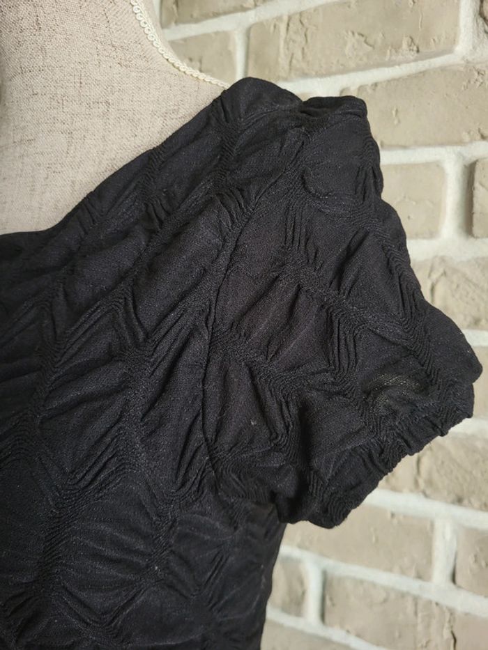 Petite robe noire Zara tissu texturé - photo numéro 3