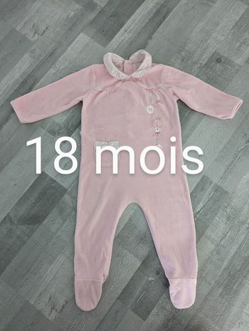 Pyjama chaud hiver rose La Compagnie des Petits 18 mois
Doux type velours
Bon état