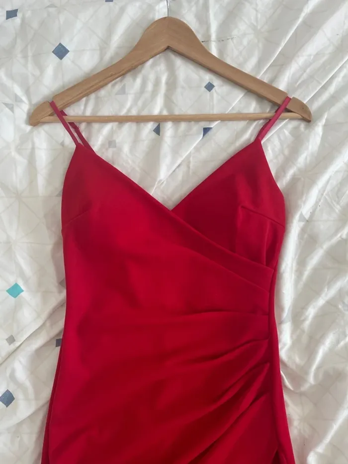 Robe de soirée fendue - photo numéro 2