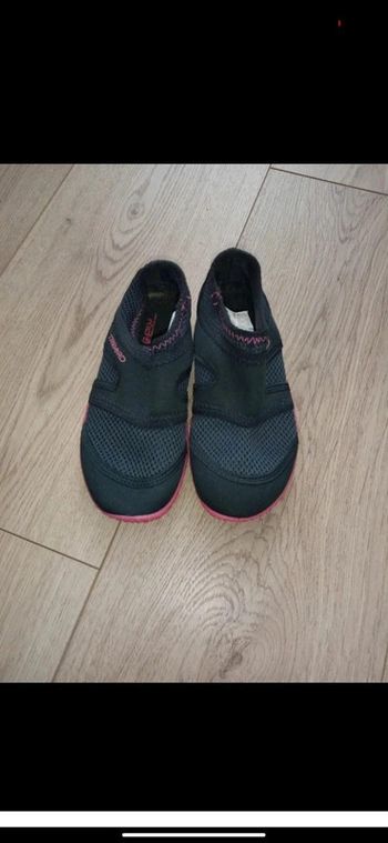 Chaussures de mer/plage Tribord fille pointure 30/31 en très bon état.
