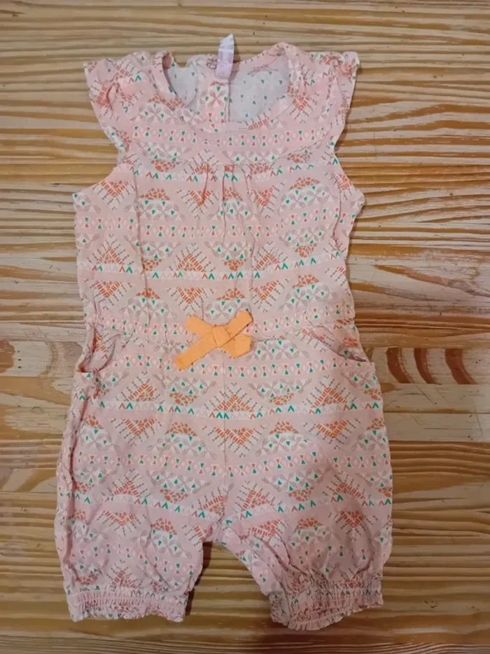 Gros lot de vêtements été fille, barboteuses, combishort, tee-shirt et shorts - photo numéro 12
