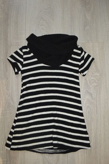 Pull long rayé blanc noir 8 ans