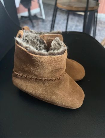 Chausson daim bébé