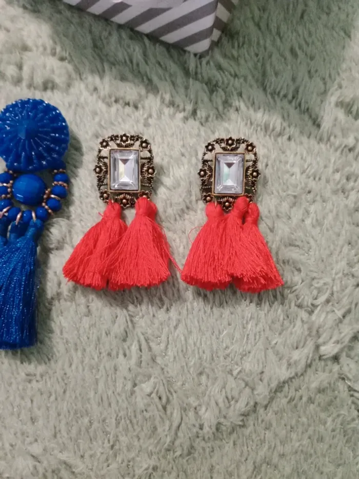 Deux paires de boucles d'oreilles - photo numéro 3
