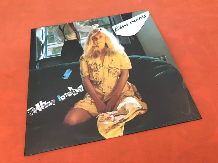 Vinyle 33 tours   Kim Carnes Mistaken Identity  (1981) Emi America 2C 070400008 - photo numéro 6