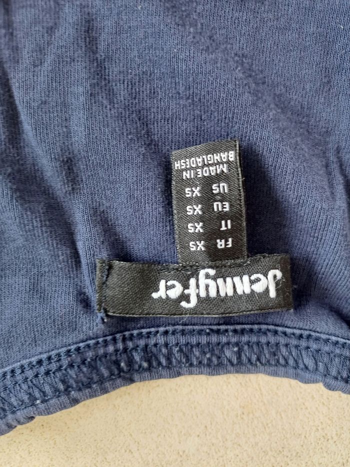Trois débardeurs taille XS - photo numéro 3