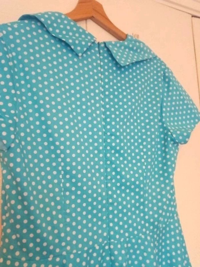 Robe 50's turquoise à pois blancs - photo numéro 5
