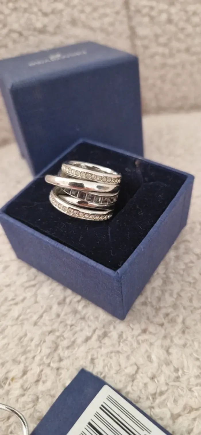 Bague Swarovski taille 50 état neuf - photo numéro 4