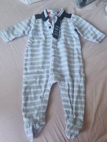 Ensemble Hugo boss 6 mois neuf