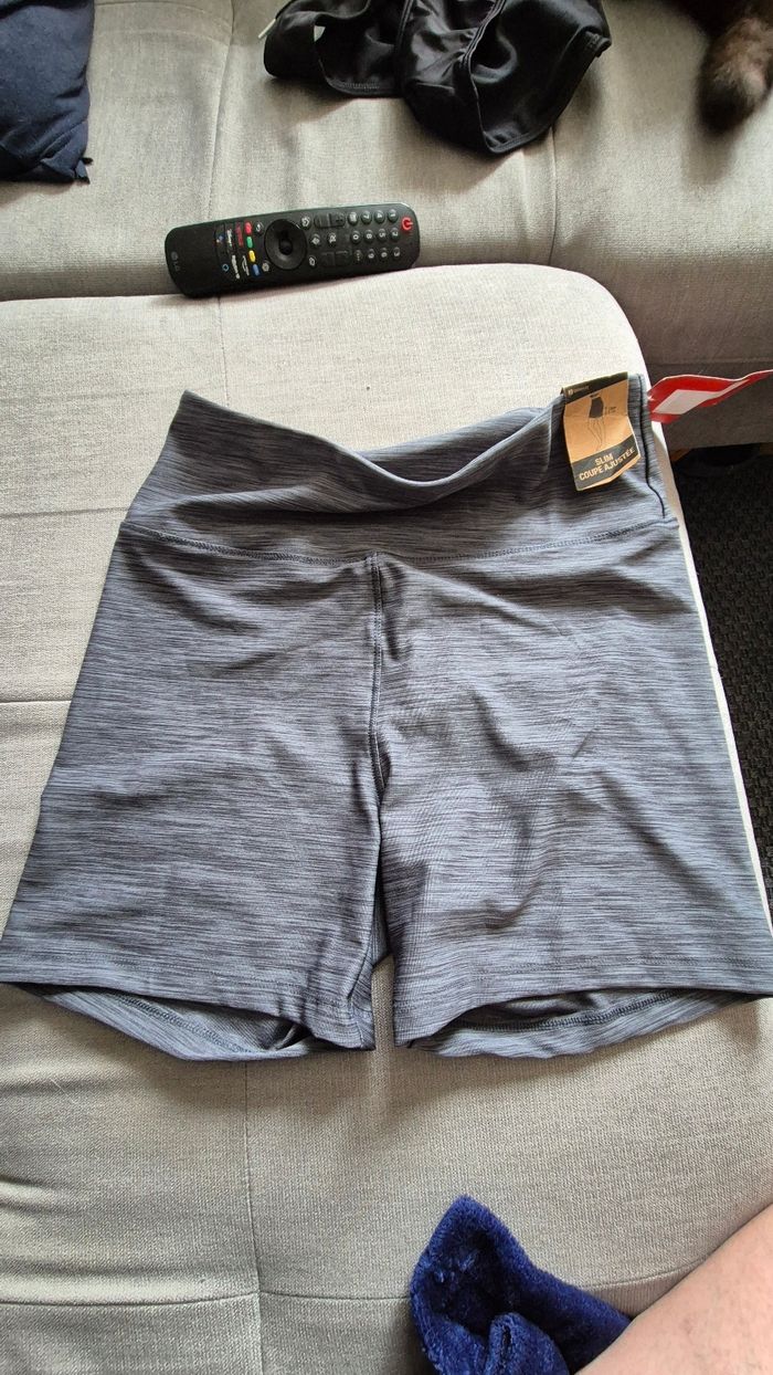 Short slim coupe ajustée Domyos