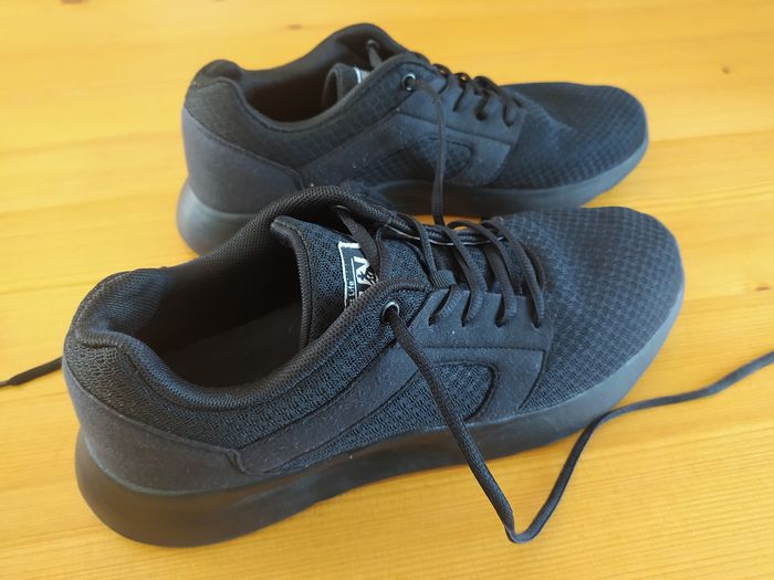Paire de baskets noire - photo numéro 5