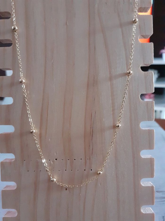 Collier doré des boules