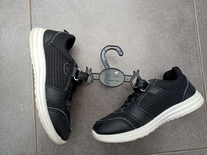 Baskets noires semelles blanches Tex 28 - photo numéro 2