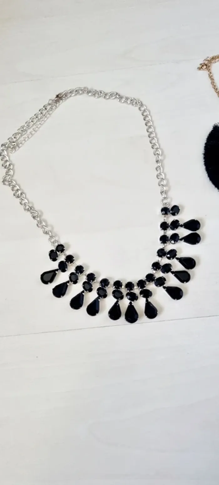 Lot de 2 colliers Plastron noir argenté et doré - photo numéro 3