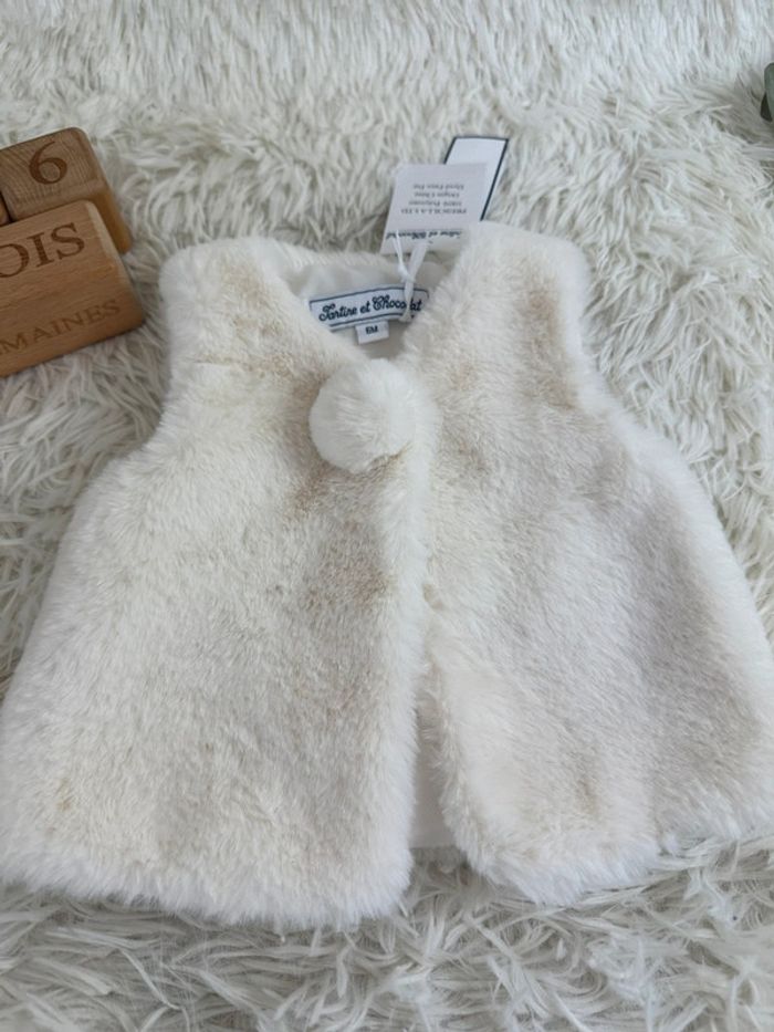 Gilet fausse fourrure nacré blanc tartine et chocolat taille 6 mois - photo numéro 2