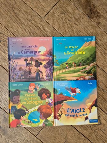 Lot de 4 petits livres