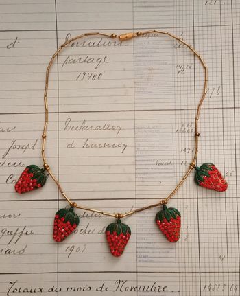 Collier fraises strass vintage